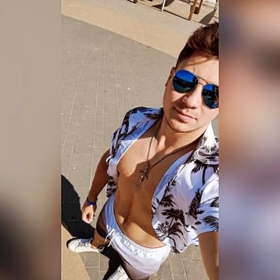 Twój Największy Cash Master i Pan zawładnie tobą na zawsze. Oddasz to co i tak należy do mnie śmieciu i to na kolanach ! BLIK ! PLIK ! #findom #CashMaster