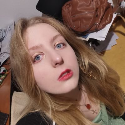 Gwenall11077262's profile picture. I'm just a girl 🎀