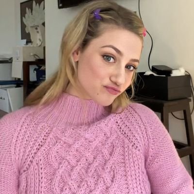 MavisWanzc97012's profile picture. am a single mother 💔