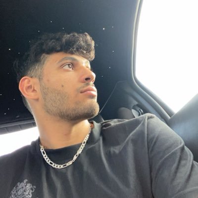 CharlieKhoury69's profile picture. 👾 | Verified food lover 🍕| I just tweet random stuff 😬