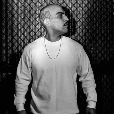 KSmokingone's profile picture. yeah I'm single dad 🧑‍🍼💯🕳️