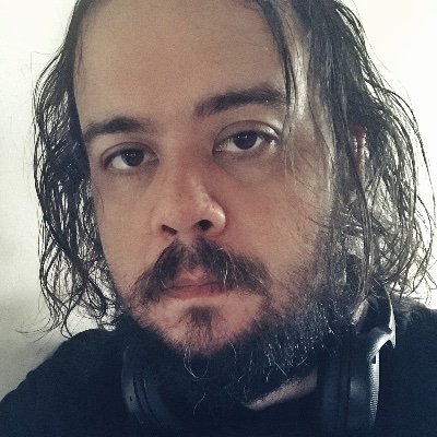 • Brasileiro • Visual storyteller • Filho • Músico (Songwriter/Producer) . Eu uso meu quarto para gravar música, pintar e transar. Às vezes eu durmo lá também.