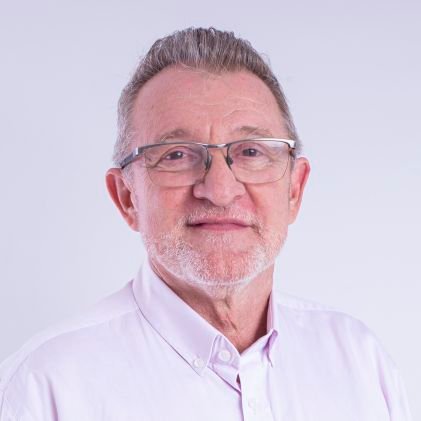 Ex-Prefeito de São Leopoldo, minha cidade do coração, por quatro mandatos. Formado em História, entusiasta da política e da luta por justiça social.