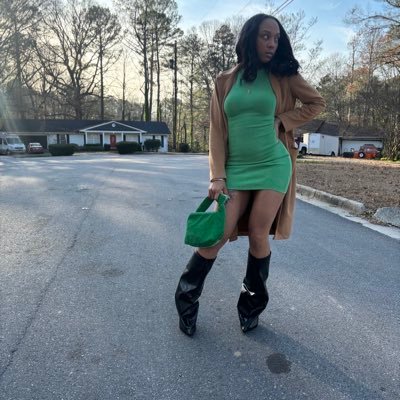 creativetingxo's profile picture. Pillow Creator @lovefurthem🪡       Interior Designer @thelovezoneinteriors  ✂️