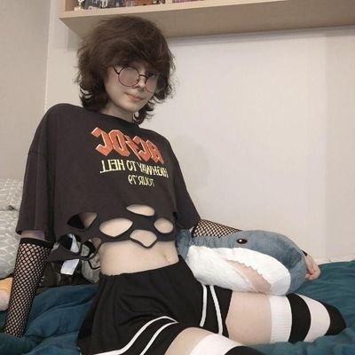 Transsexual I am a femboy I love to submit for money 🦶🏽🏳️⚧️🇮🇶