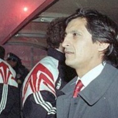 És martelo dos cervos e ojeriza dos suínos, pero pio aos pescados, e quem estende em brado e clangor o que faz una uma multifária instituição: Vai Corinthians!