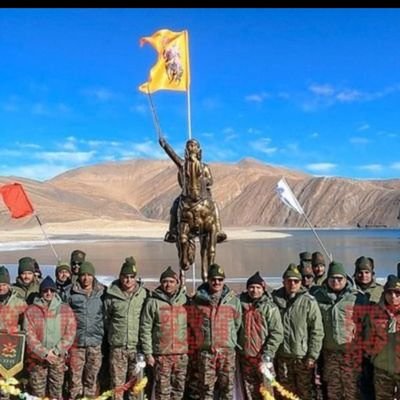 🚩जय महाराष्ट्र जय शिवराय 🚩
🚩लाभले आम्हास भाग्य बोलतो मराठी
जाहलो खरेच धन्य ऐकतो मराठी
धर्म , पंथ , जात एक जाणतो मराठी
एवढ्या जगात माय मानतो मराठी🙏🚩