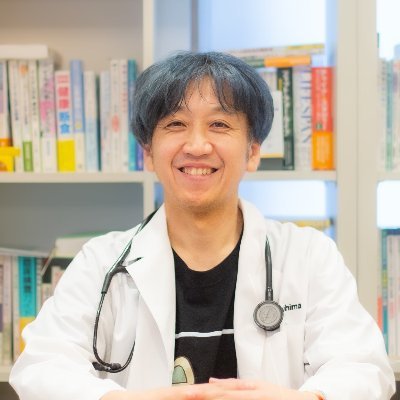 総合診療医/町医者
盛岡でなないろのとびら診療所を運営。
総合診療医として、からだとこころの両方に寄り添う診療を実践中。
がんの悩み、不登校・ひきこもり、医療と社会のあいだの困りごとなど様々な相談に対応。
地域の居場所「おちゃのま」も展開。
ご相談はなないろの公式LINEから📩
