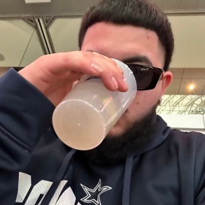 Adrian_bruh's profile picture. 25 👏