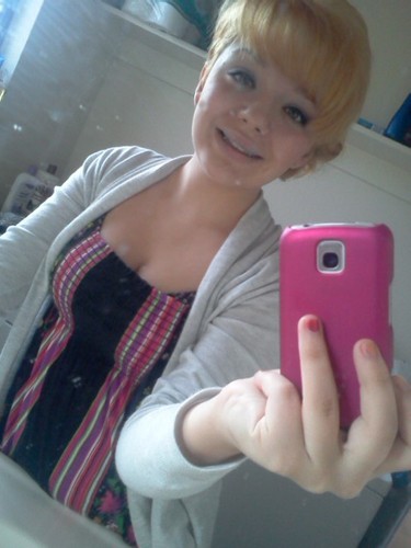 17, bi, taken33 2/16/10, do things for myself I dont let anyone tell me what to do.(: