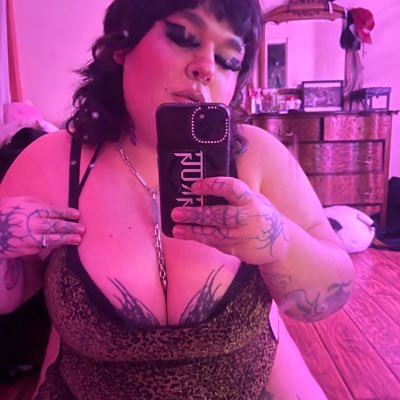 xxsaintbibbyxx's profile picture. 24 ⛓Dreamy goth bimbo⛓ 18+ only!! ⛓Content creator ⛓ $5 DM unlock fee ⛓ DMs are open for customs & SWers only ⛓ $strawberryb1tchblade ⛓