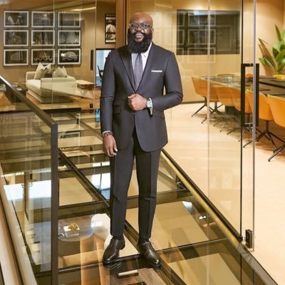 Adventurous spirit seeking a genuine connection. I enjoy fine dining, spontaneous trips, and meaningful conversations.
