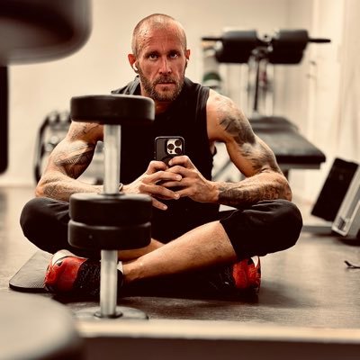 @LFC‼️#Rammstein🤘@DarkNetflixDE🍿Emigracja🇳🇴Ślązak⚒Uczestnik wyprawy geograficznej India-Himalaya 2003 🇮🇳🐘Lubi pić wodę po pierogach🤨#Tattoo 🐲