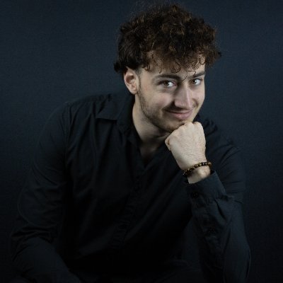 Co-fondateur des Penseurs Insomniaques https://t.co/tgUHK5kal2
Mon premier livre, «Carnet d'un humaniste», publié chez @poesieio :
