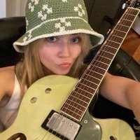let (@prongslv) 's Twitter Profile