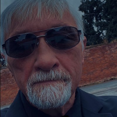 SmilingGeeC's profile picture. , 🏖️🐶 🏍️📸 🚐🎸🎶🚙,