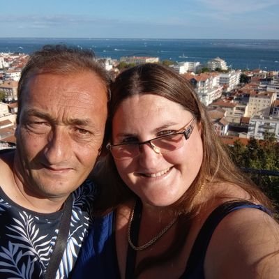 dumontauge's profile picture. ┏(-_-)┛┗(- _- )┓┗(-_-)┛