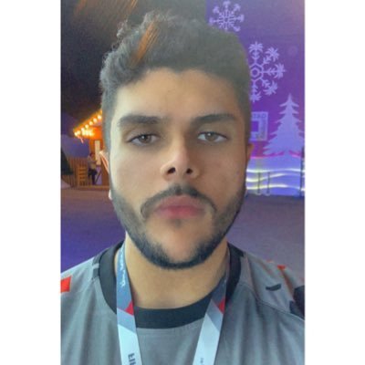 وعيونها لا غفت قال السهر بدري ..