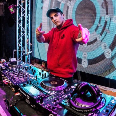 I make beep boop music that you may or may not enjoy, just sayin 🤷🏻♂️ mgmt & booking: autivemusicofficial@gmail.com hit the link for my music