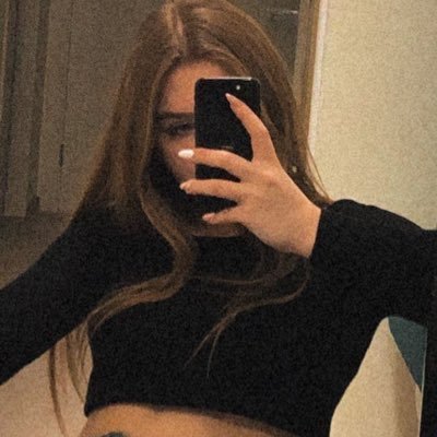 Aljohra24l's profile picture. أحياناً أكون صامتاً ، لكنني لم أكن أعمى ✨
