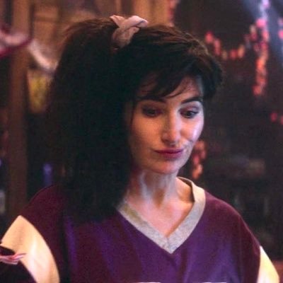 the characters in agatha all along causing chaos on twitter