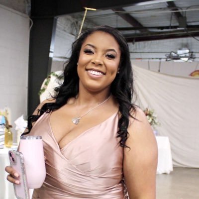 Queenbee_pyt's profile picture. Flee from hate, mischief and jealousy!