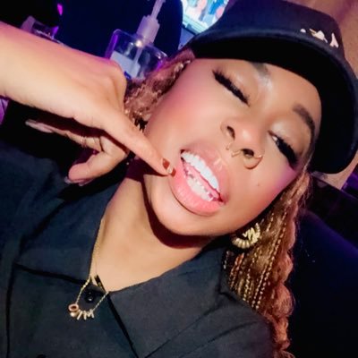 Travel Enthusiast | Selfie Connoisseur | Sneaker Seeker | Amateur Photographer | 👉🏽 ig: itsmemilo__