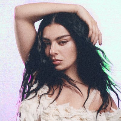 Fan account, updating on a blend of independent artists & the icons we know and love | mona@popforgirls.com