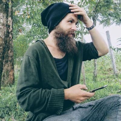 FlowMassow's profile picture. -clowns to the left of me, 
jokers to the right -