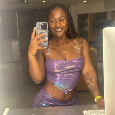 Somewhere between alien & angel. 🍯✨ OB/GYN resident🤰🏾🩺 LLCM. 👼🏾 She/Her/Hers 🇯🇲🇨🇦