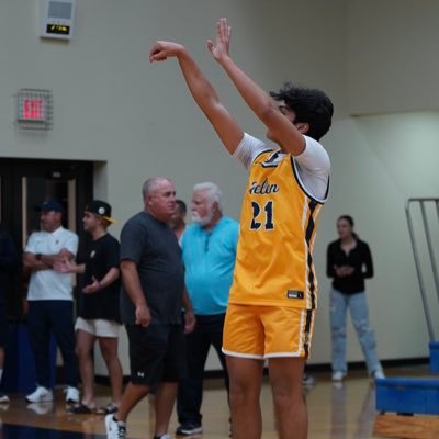 6’1 CG| co’27 | @teammiamiaau | Belen Jesuit Preparatory School | fariza27@belenwolverines.org | 305-469-3443