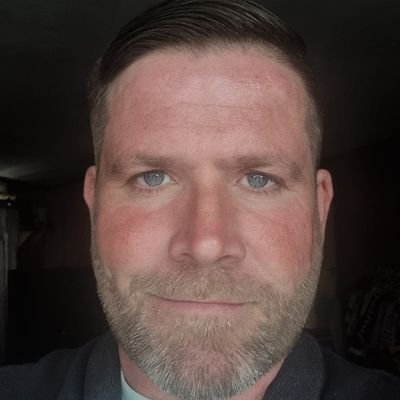 Englishviking's profile picture. Nothing is permanent, even your shadow will abandon you at night!