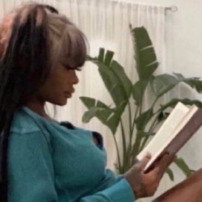 myya23's profile picture. 