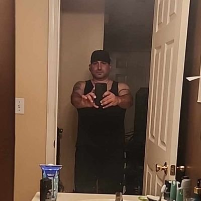 MPappas14867's profile picture. lovelife!
it  cant rain all the time 😢😭..
if I can't be my own ide rather be dead!!