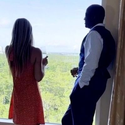Uma esposa que adora assistir seu marido transando com outras pessoas? 

quer gravar com a gente?