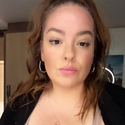 AnnCapra1's profile picture. Mother. Wife. Thalassophile 🏝️. Pluviophile 🌧️. Oenophile 🍷.