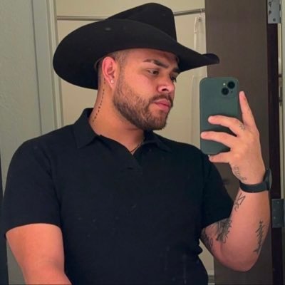 Just a closeted devout catholic with a love for strippers and an anxious attachment style 🫶