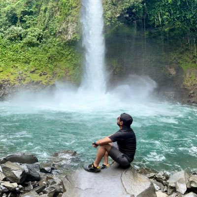 Enamorado de mi familia, orgulloso papá, amante de la naturaleza, apasionado de las causas sociales. Hacer bien las cosas genera resultados positivos.