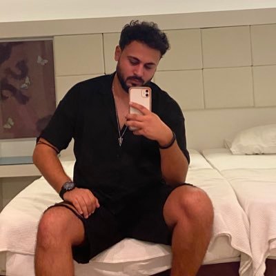 senbenlekal's profile picture. Basit bi adamım ben, gördüğün kadar işte fazlası yok