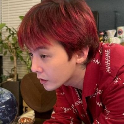 (+𝟏𝟑𝟓𝟎-𝟑𝟒) Our jiyong ㅠㅠ ♡ looks like someone who does not care about anything on the outside but in fact, he is so warm and even more sincere than any