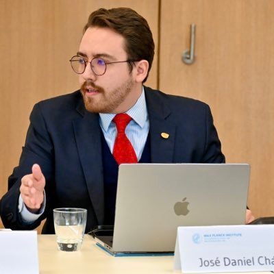 Maestro por la @Unibo Profesor en la @DerechoUNAMmx Abogado en @IIJUNAM miembro y tesorero del @IIDCUNAM