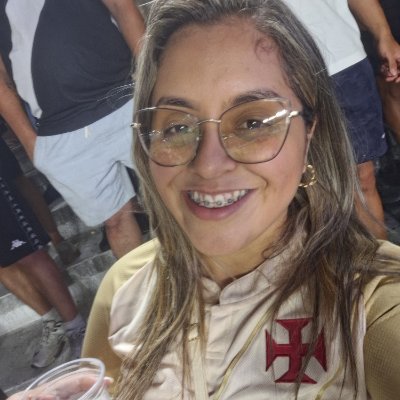 vascaína. advogada. autointitulada assessora jurídica do guns n' roses.