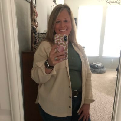 laurawb25's profile picture. 