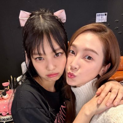 RubyJen_BAE's profile picture. ไถทวีตเราให้ดีก่อนคิดจะฟอล คีพวงและเป็นบ้า 💞SNSD💓F(x)💕Red Velvet💖BLACKPINK💘 FreenBecky 💞 LingOrm💖yahyahoo.3805@twitpic.com / Fan account