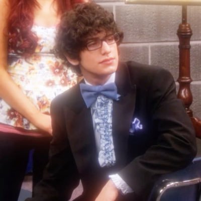 Robbielikescat's profile picture. Hi My name Is Robbie Shapiro and I go to Hollywood Arts, and  I play the guitar! Parody Account (Not Affiliated with anything )