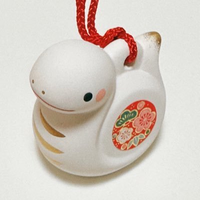 舞台が好き。ライブが好き。好きな服だけ着て生きたい。楽しい舞台だけ観劇したい。20↑成人