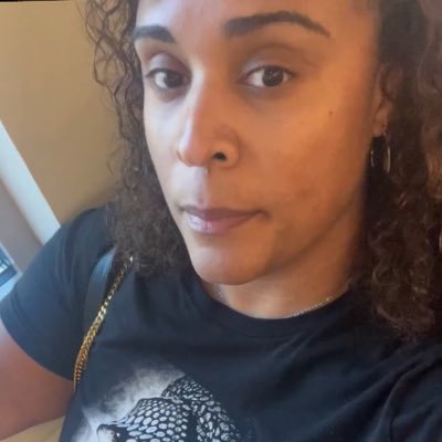 ✨ Helping successful entrepreneurs turn ideas into impactful books
✍🏽 Write a book to elevate your brand
📈 Financial Advisor. Entrepreneur & Crypto Geek.