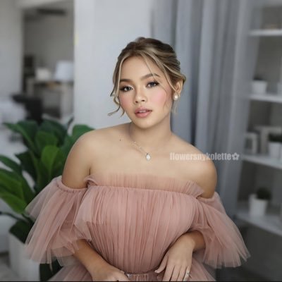 rachelle_chixz's profile picture. 