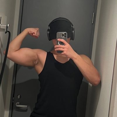 efabvx's profile picture. パワー系頻尿フリーランスエンジニア(26)
