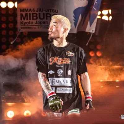 KYOTO/JPN MIBURO🐺/Mixed martial artist /職業戦士/第11代DEEPバンタム級王者/第6代DEEPフライ級王者/第7代修斗フライ級王者/ヒリヒリを皆とシェアしたい! ⛩京都(山奥⛰️)から世界へ🌏 関わってくれてる皆に感謝!おぶりがーど🙏